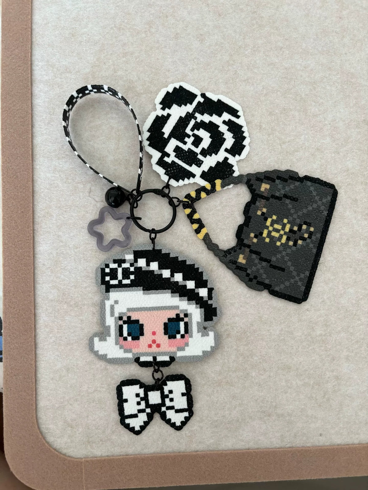 Charm Molly in perline con borsa