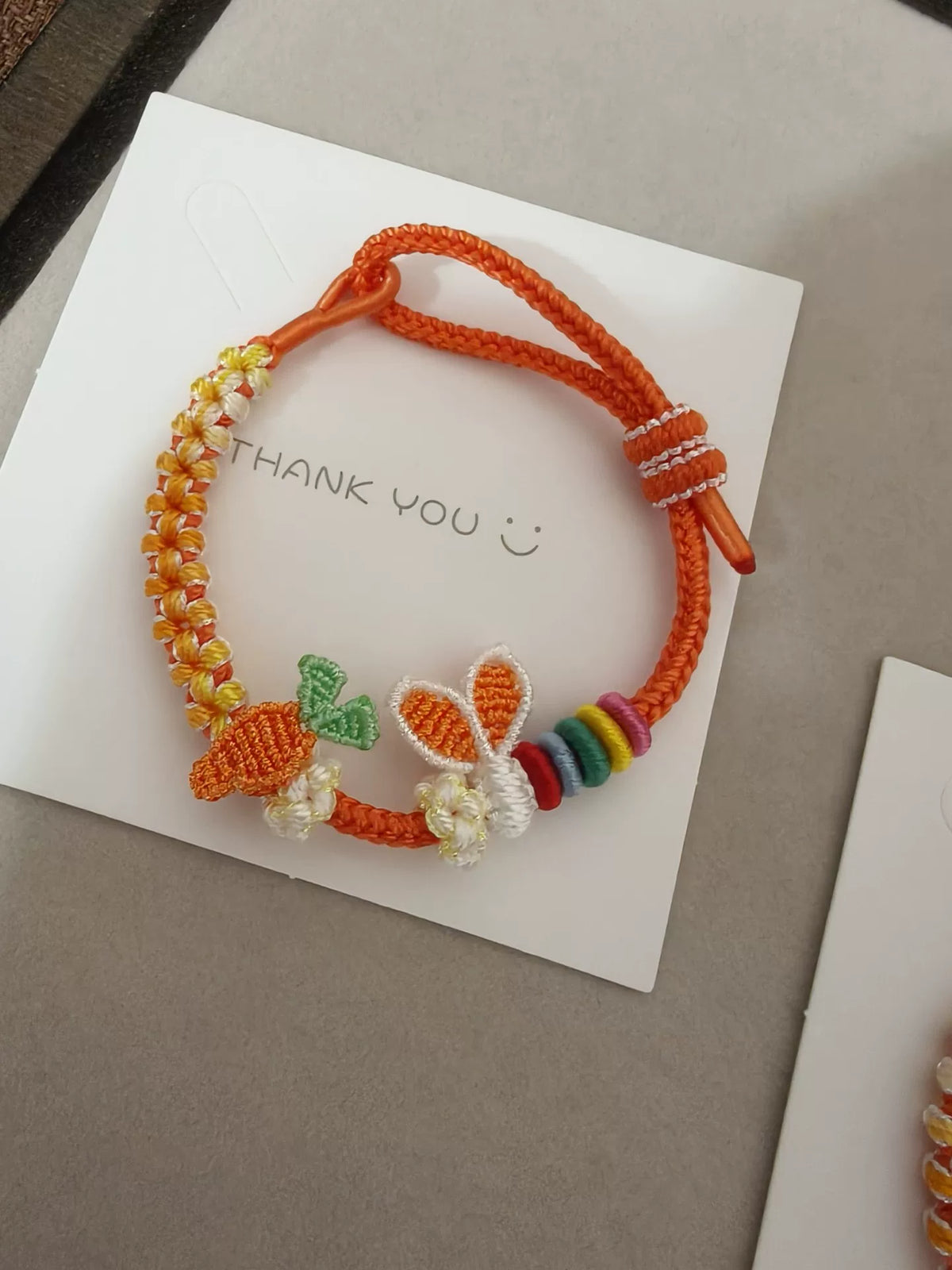 Bracelet artisanal tressé lapin et carotte dégradé orange