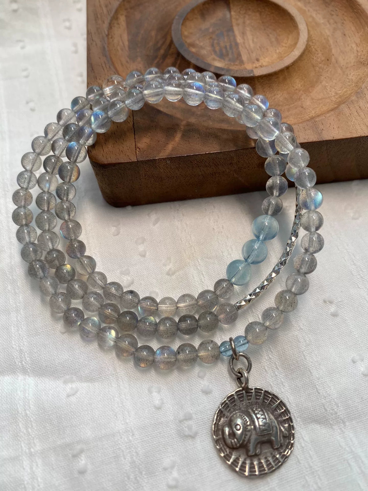 Pulsera de Triple Vuelta con Labradorita, Aguamarina y Cristal Blanco