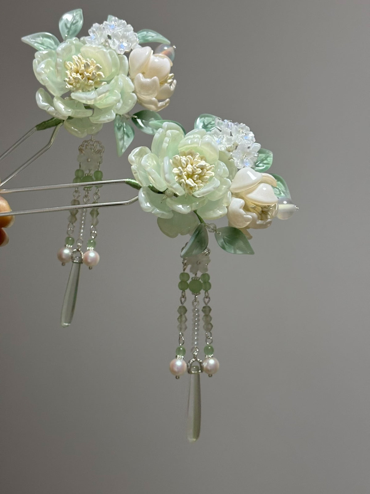 Liuli Floral Hairpins with Green Tassels