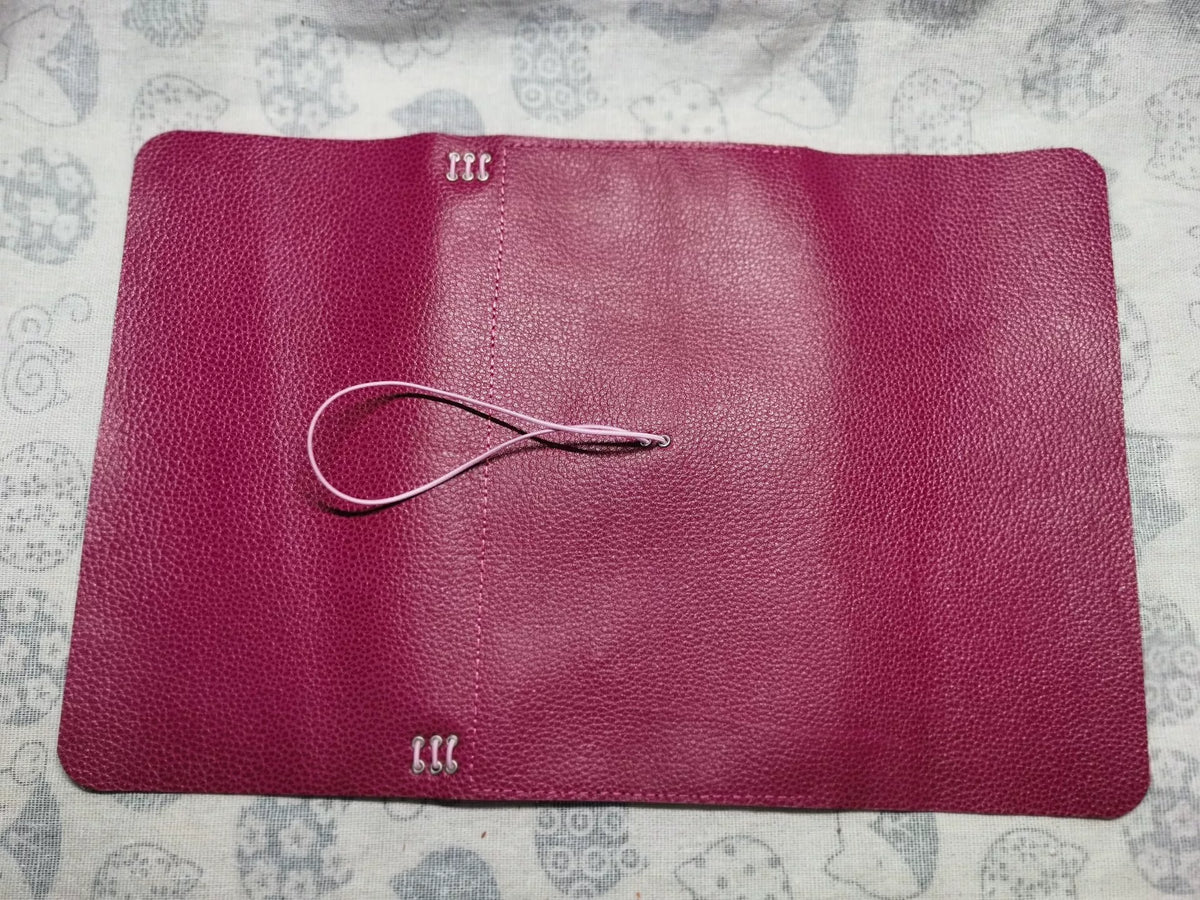 Copertina per agenda a tripiega in pelle rosa magenta