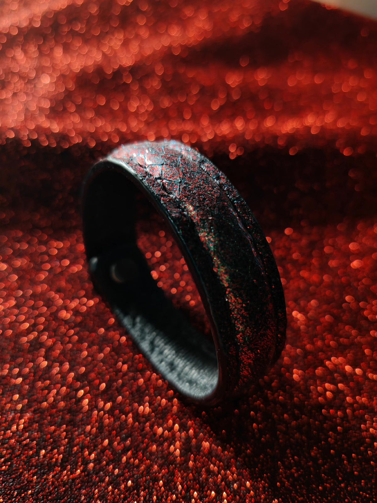 Cuff armband van echt slangenleer met iriserend effect