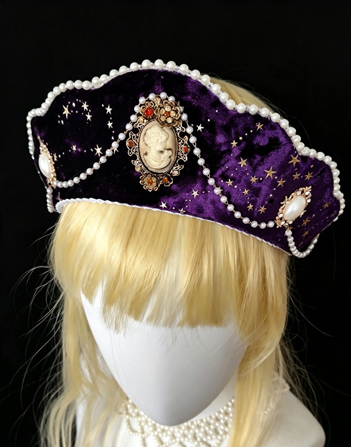 Paarse fluwelen kokoshnik-kroon met gouden sterren