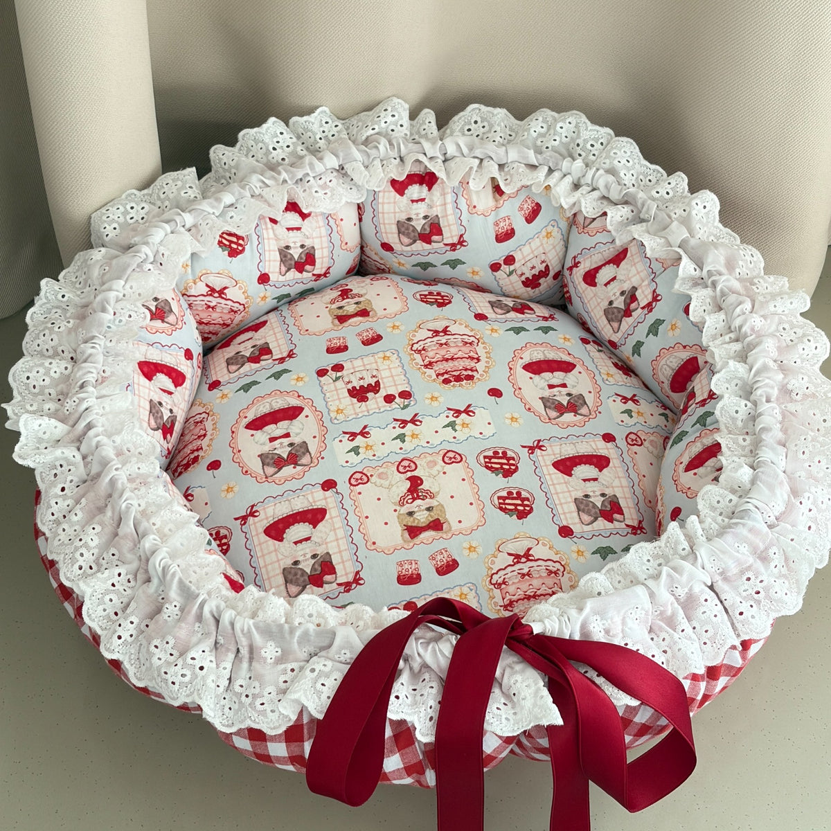 Circular Cat Bed with Cotton Lace Trim