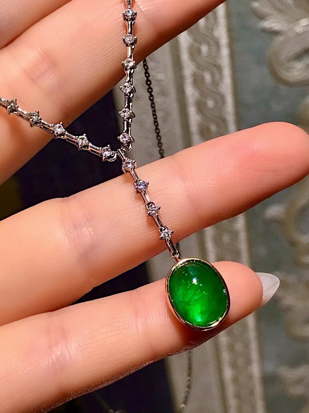 18k Gold Emerald Cabochon 3.75ct Diamond 0.52ct Drop Necklace