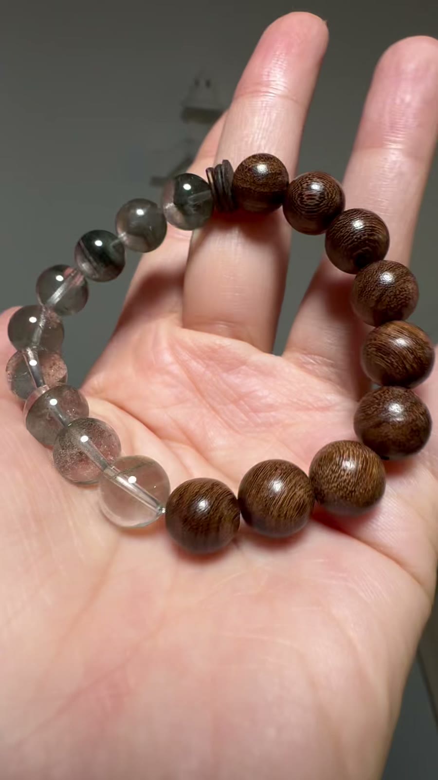 Bracelet en perles de quartz fantôme vert et bois de santal