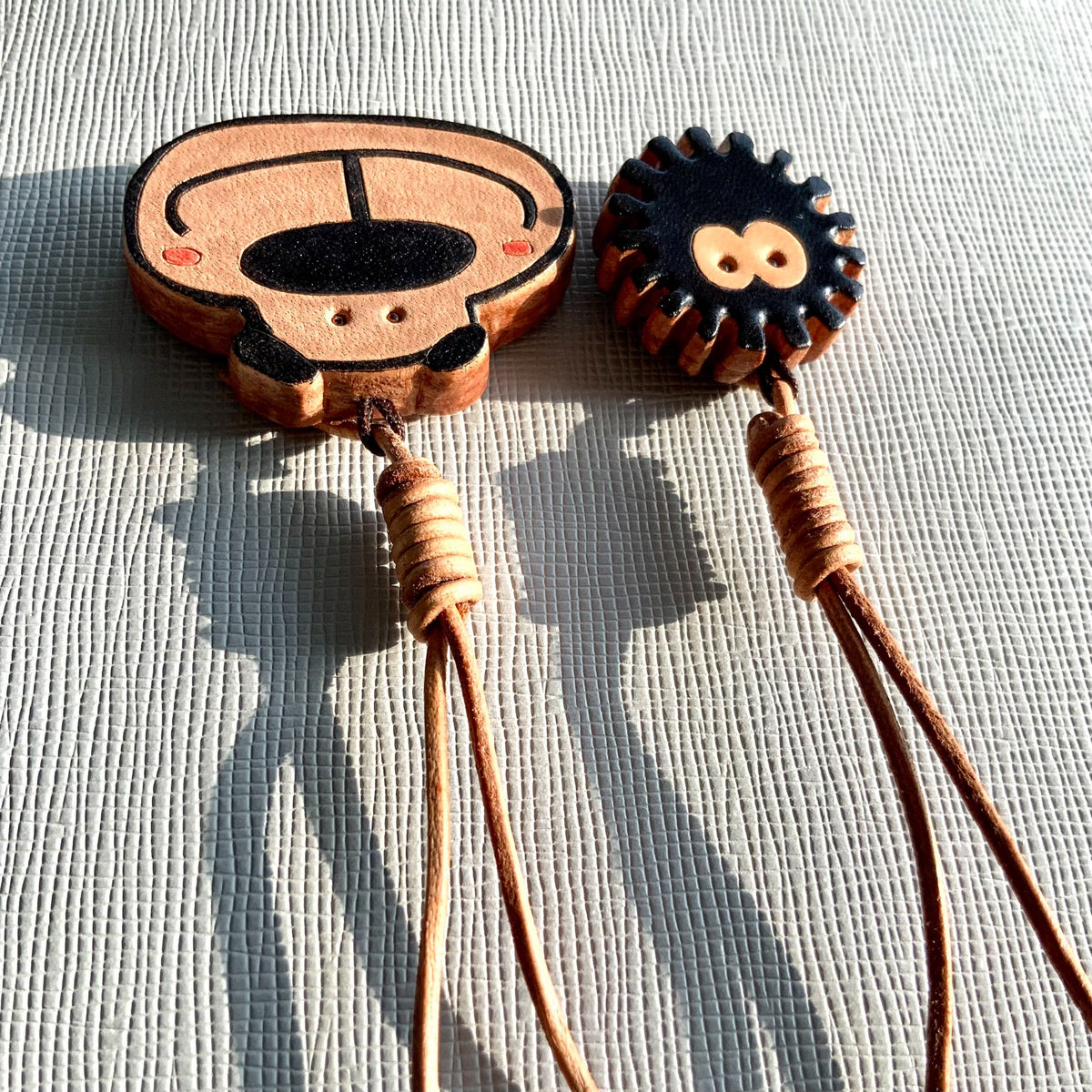 ハンドメイド レザー犬チャーム キーホルダー ペンダント