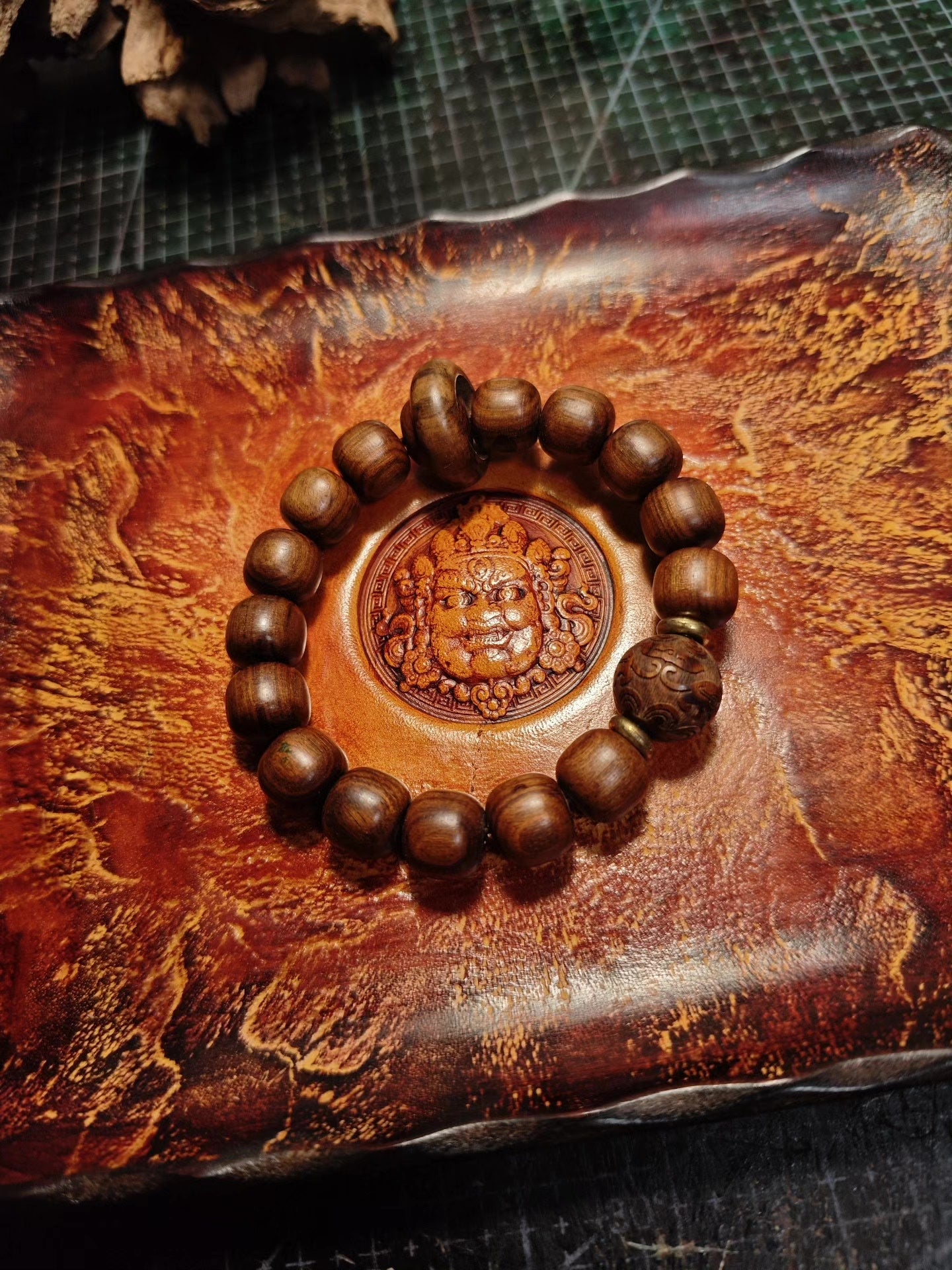 4mm Top-Grain Cowhide Leather Tray with Embossed Face Design, 15x20cm