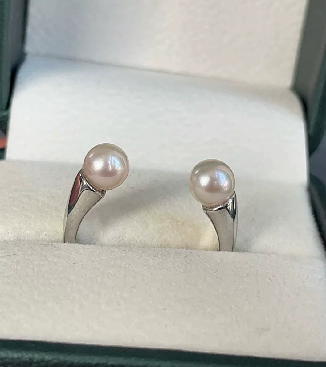 Bague en argent aux perles d'Akoya naturelles ouvertes