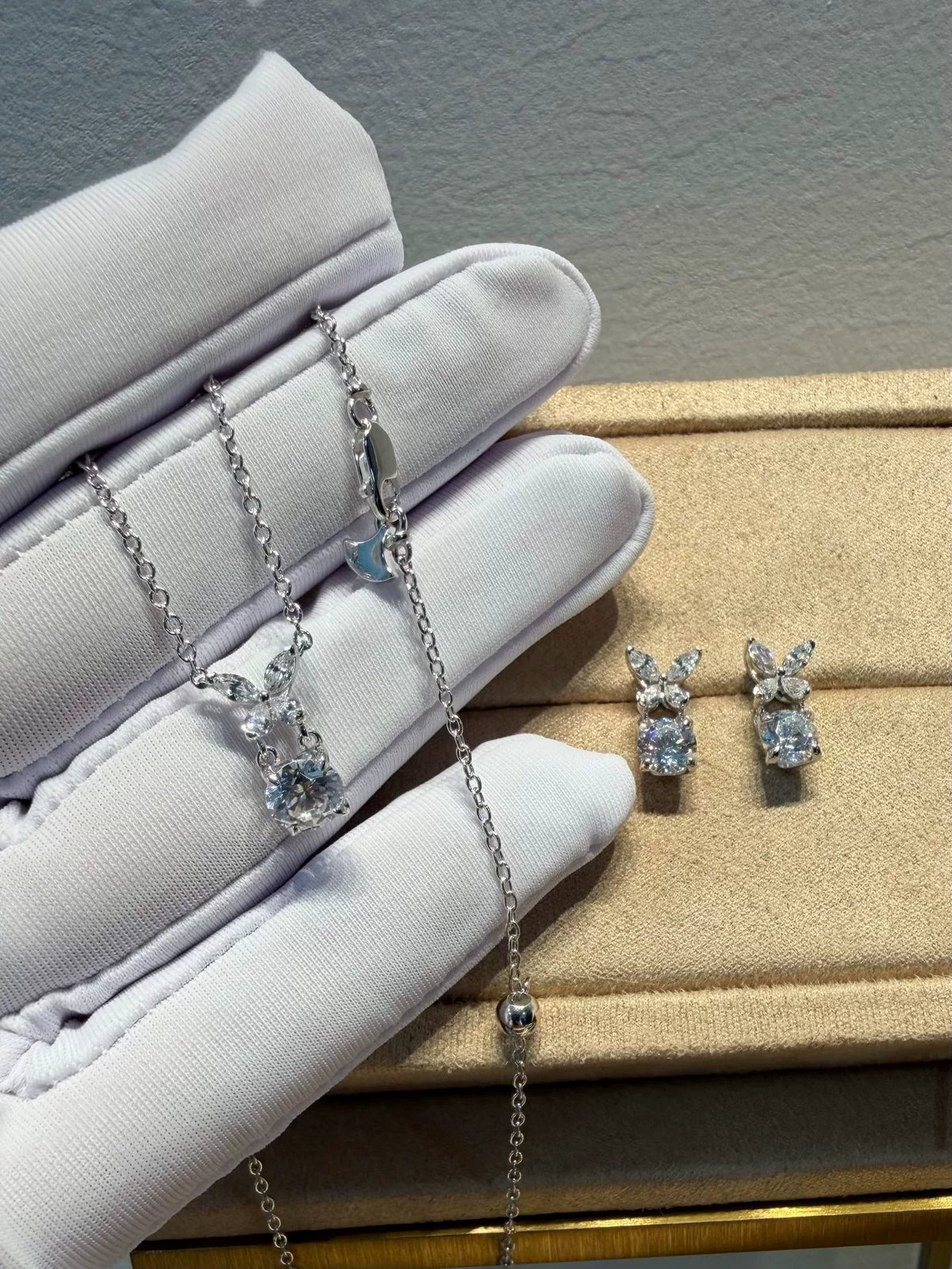 Mini-Schmetterlingskette mit Marquise und Hochkohlenstoff-Diamanten
