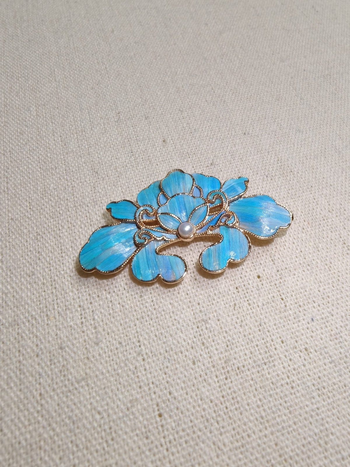 Feather Inlay Brooch with Pearl