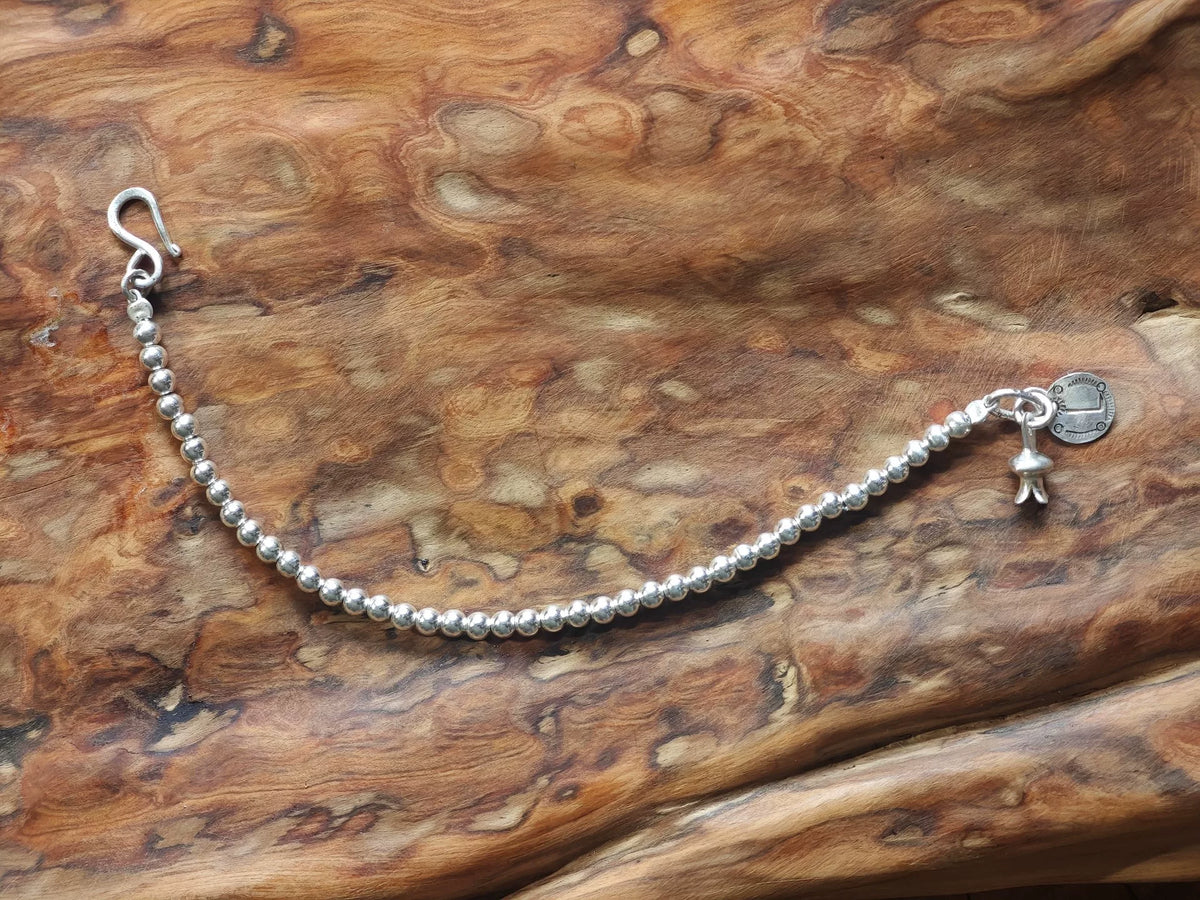 S925 Silber 4mm Perlenarmband mit Buchstabenanhänger