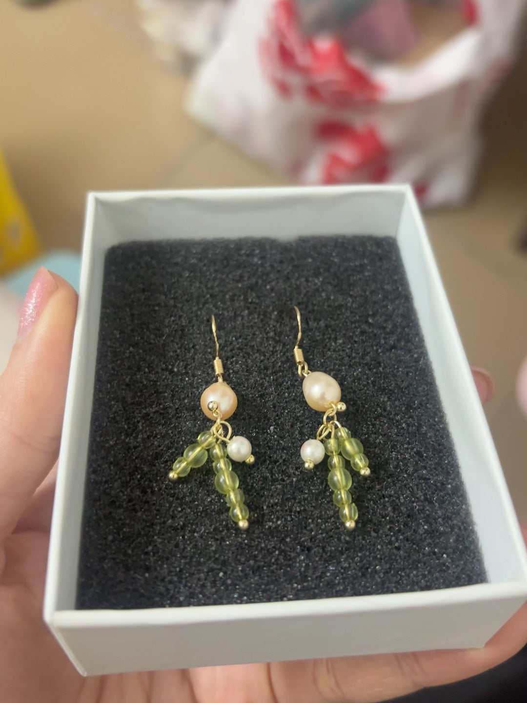 Perlen-Peridot-Ohrhänger, goldfarben