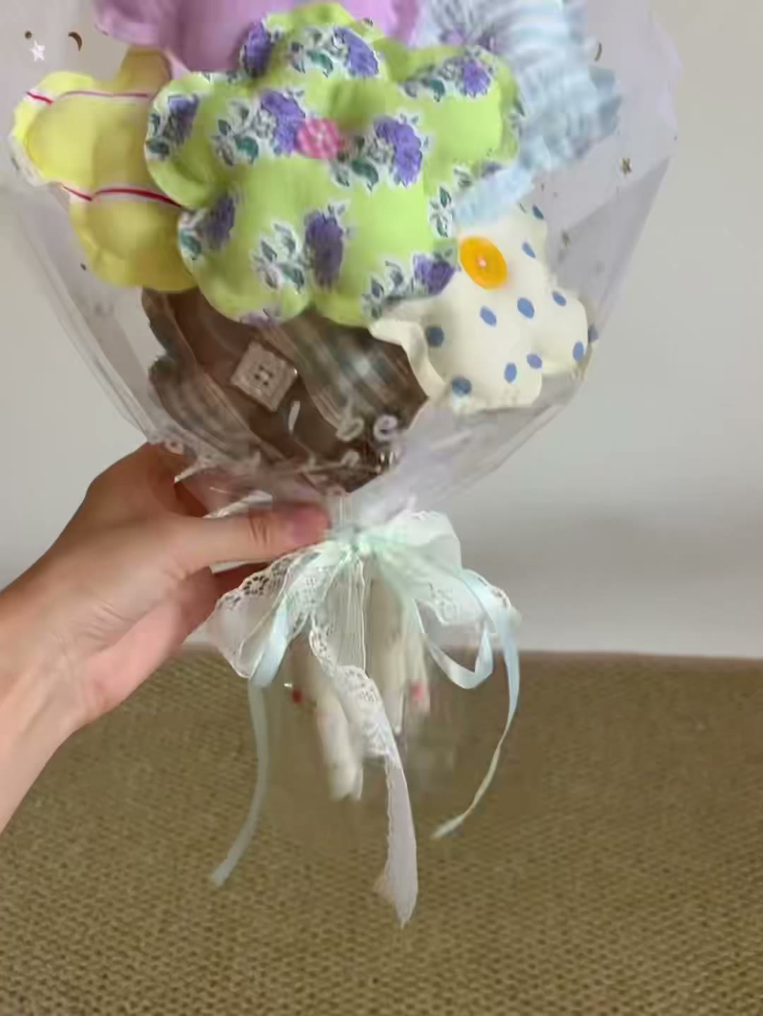 Bouquet di fiori di tessuto artigianale sei fiori
