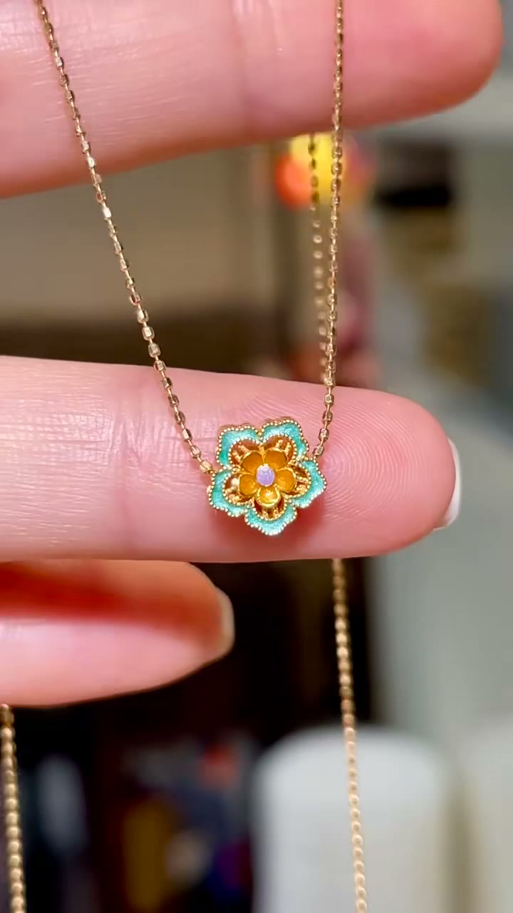 18K Gold Enamel Flower Pendant