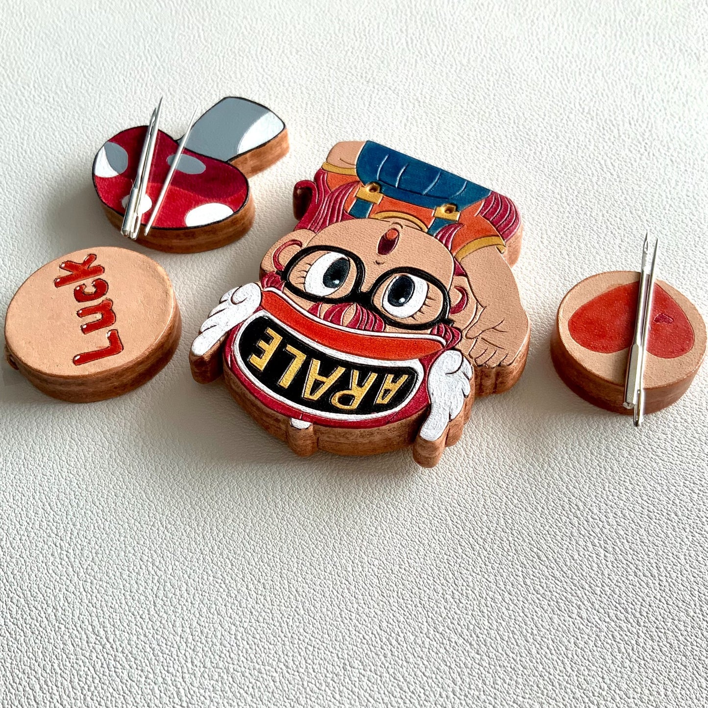 ARALE Magnetic Leather Needle Holder Set with Luck and Mushroom Charms