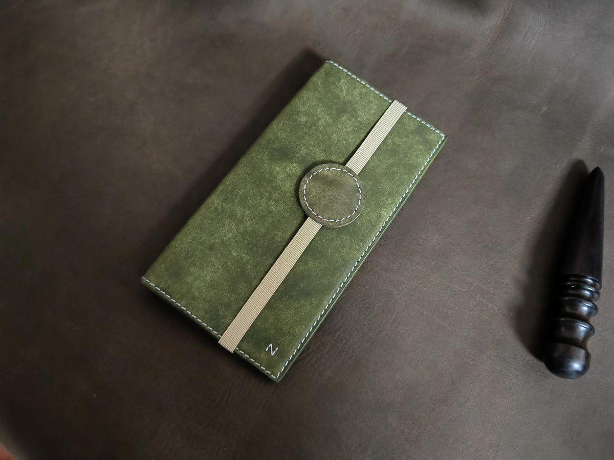 A6 Ringbuch-Einband aus Olivleder