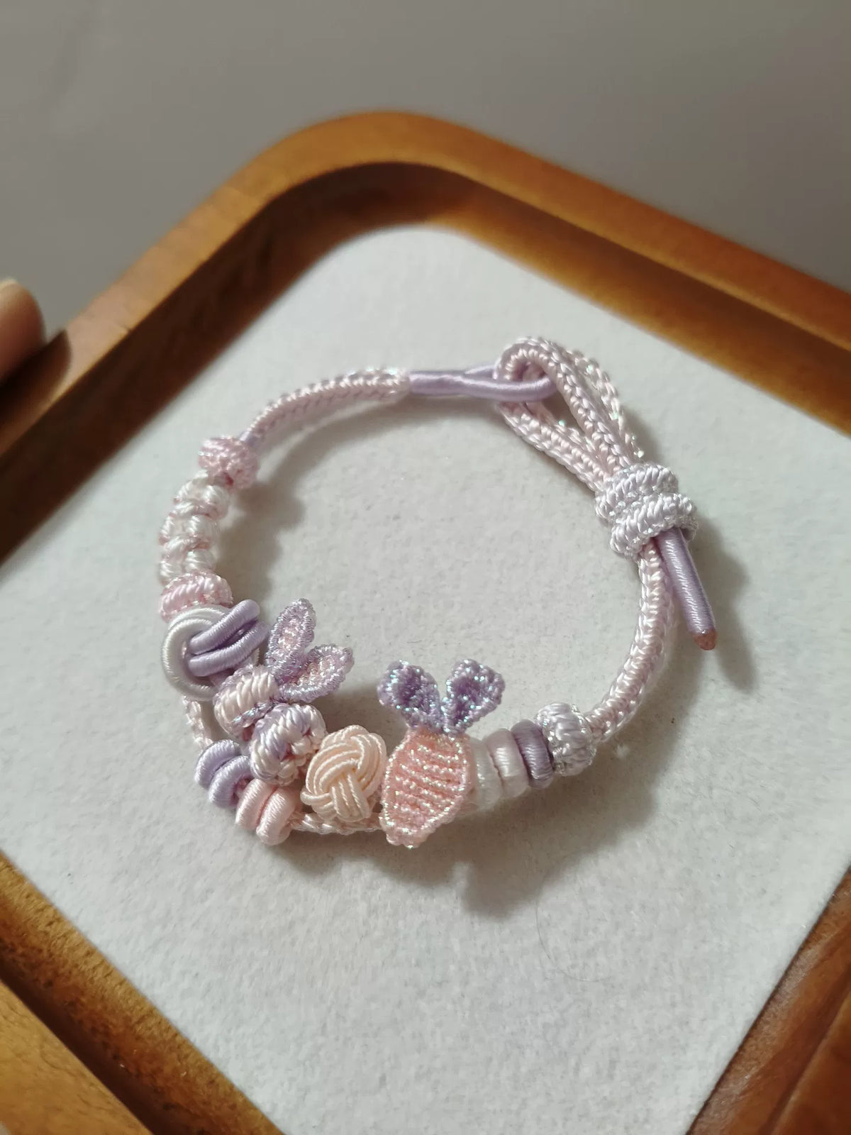 Bracciale in cordino intrecciato a mano sfumatura rosa e bianco