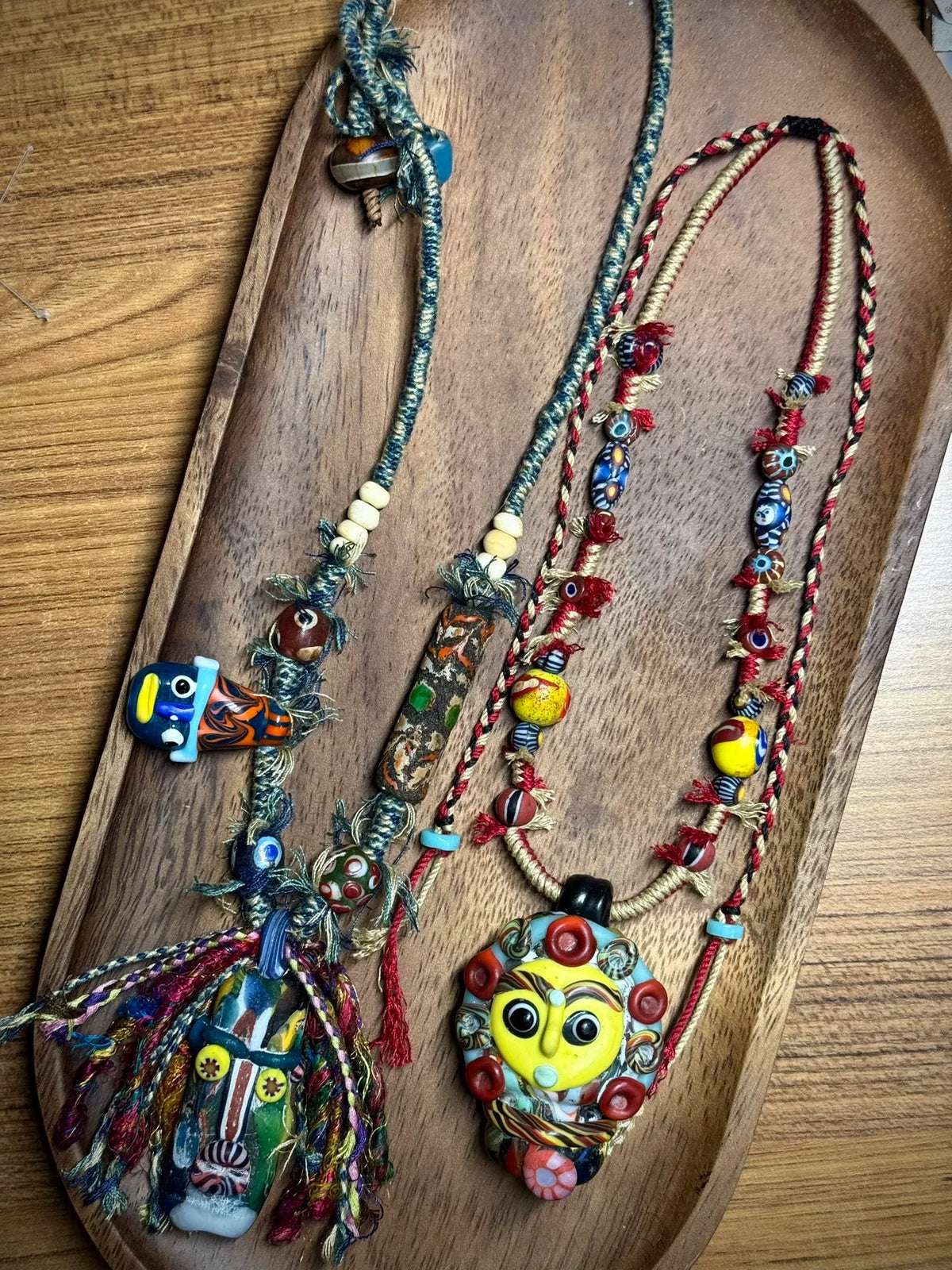 Phoenician Doll Glazen Ketting Geel Gezicht
