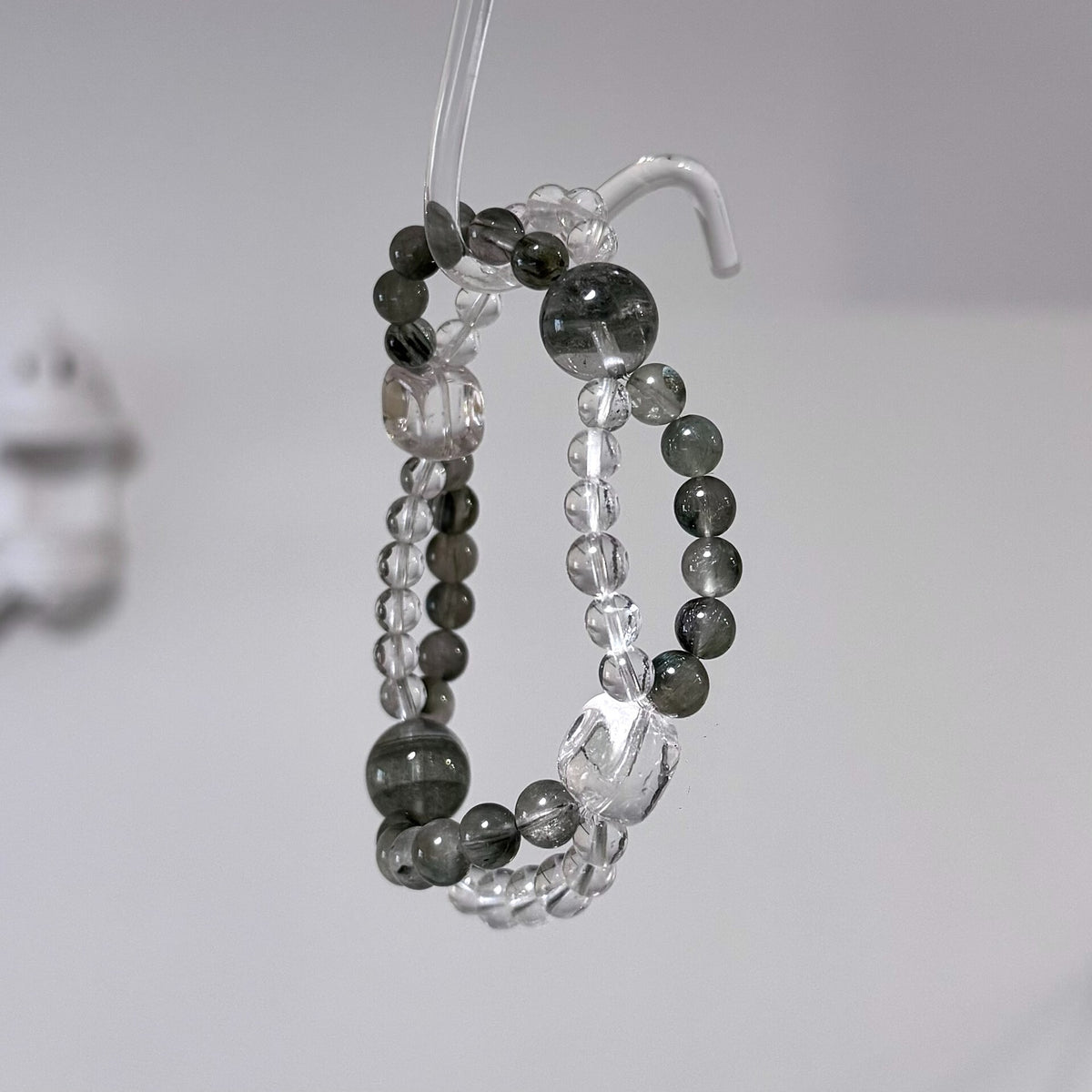 Bracelet en quartz fantôme et poils de lapin vert 13mm
