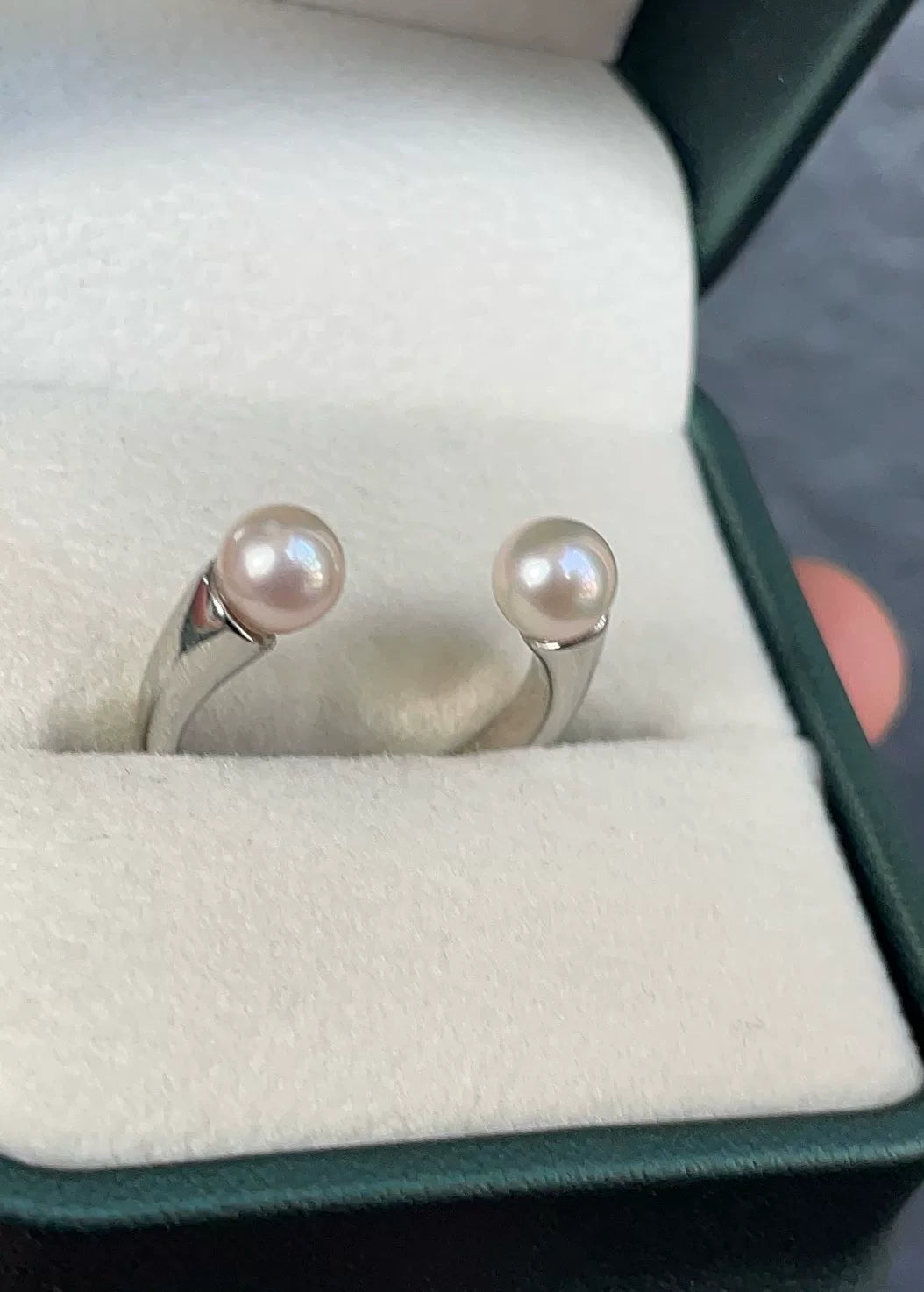 Bague en argent aux perles d'Akoya naturelles ouvertes
