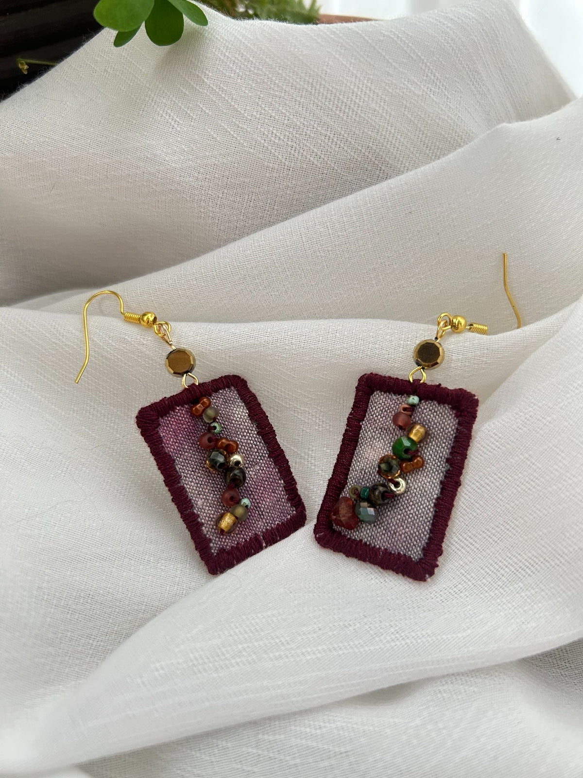 Boucles d'oreilles pendantes en tissu fait main, résille bordeaux