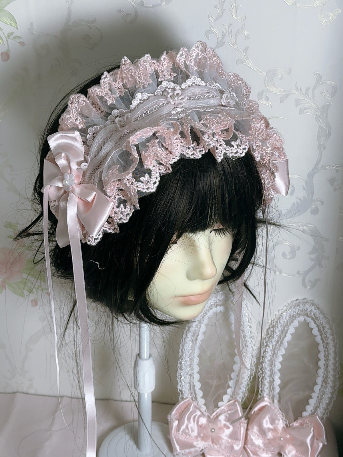 Conjunto de Arco de Renda Rosa com Volantes e Orelhas de Coelho