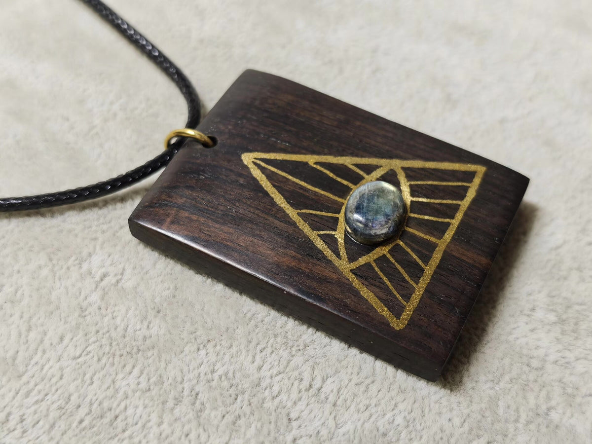 Ebony Inlaid Eye Pendant Labradorite