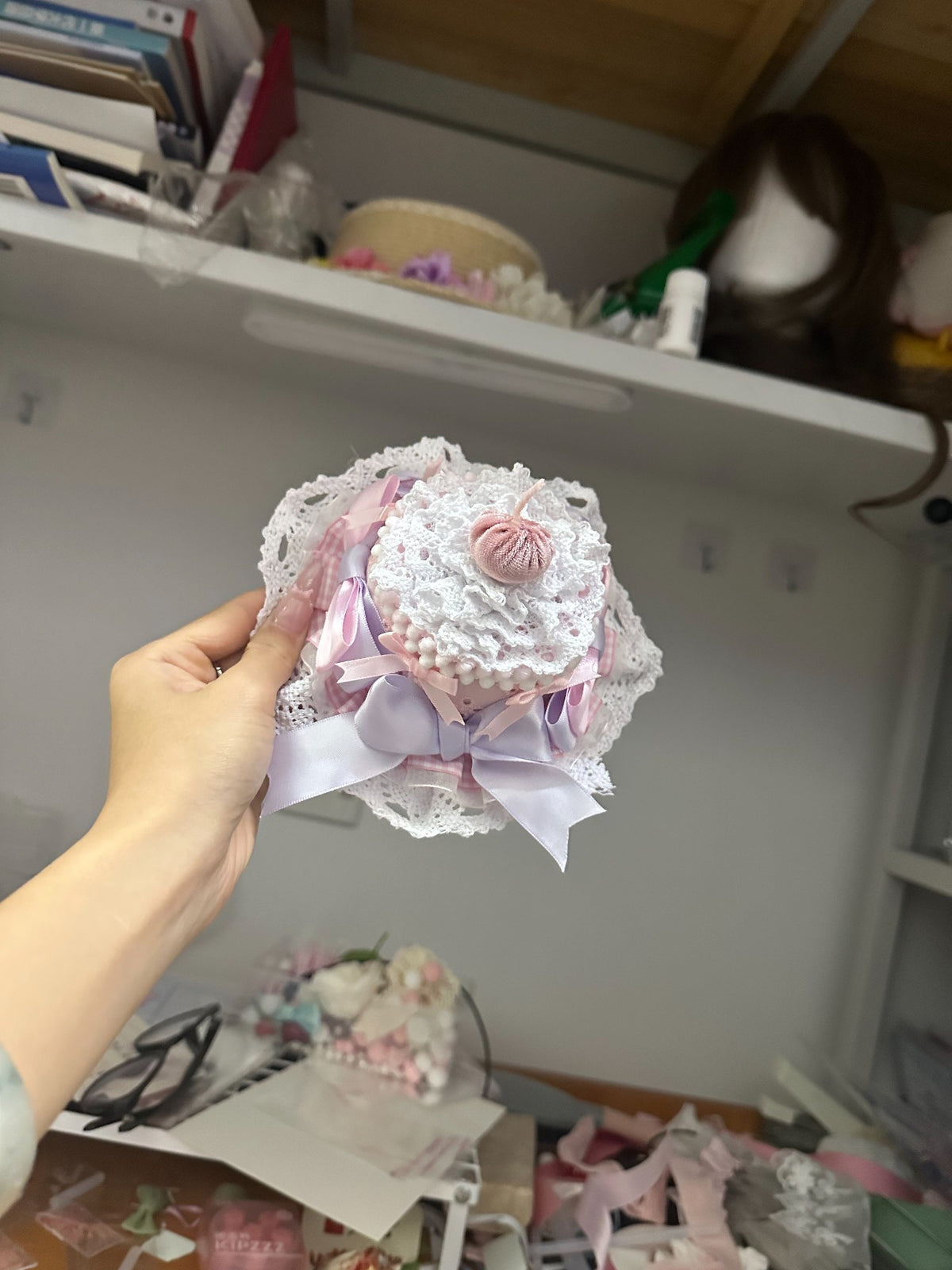 Mini Lolita cupcake-hatt i rosa och lila spets