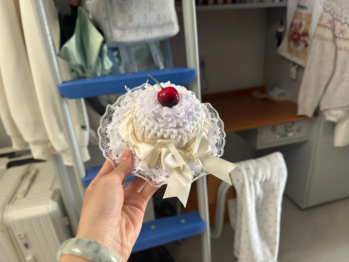 Lolita-Mini-Hut aus weißer Spitze im Cupcake-Design