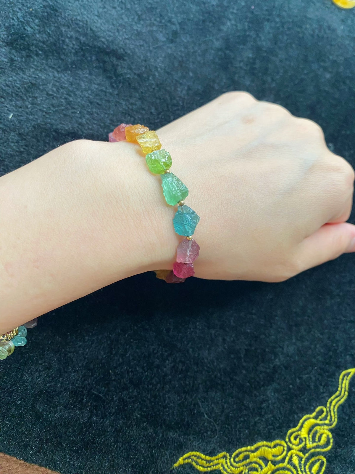 Pulsera de turmalina arcoíris en bruto