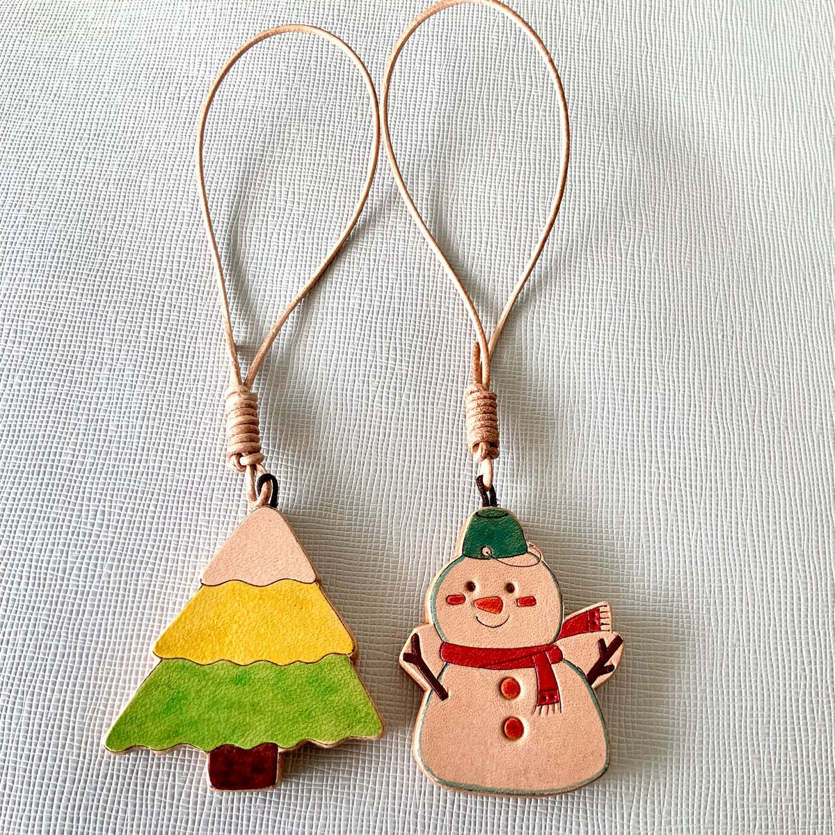 Conjunto de Charms de Couro Boneco de Neve e Árvore