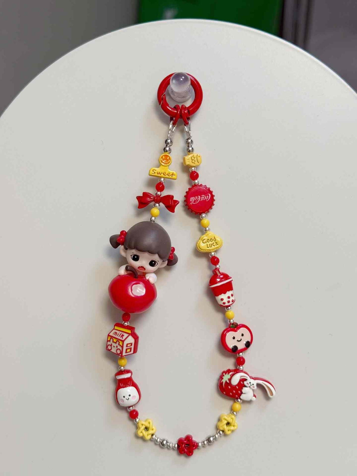 Sangle de téléphone fille et pomme rouge kawaii