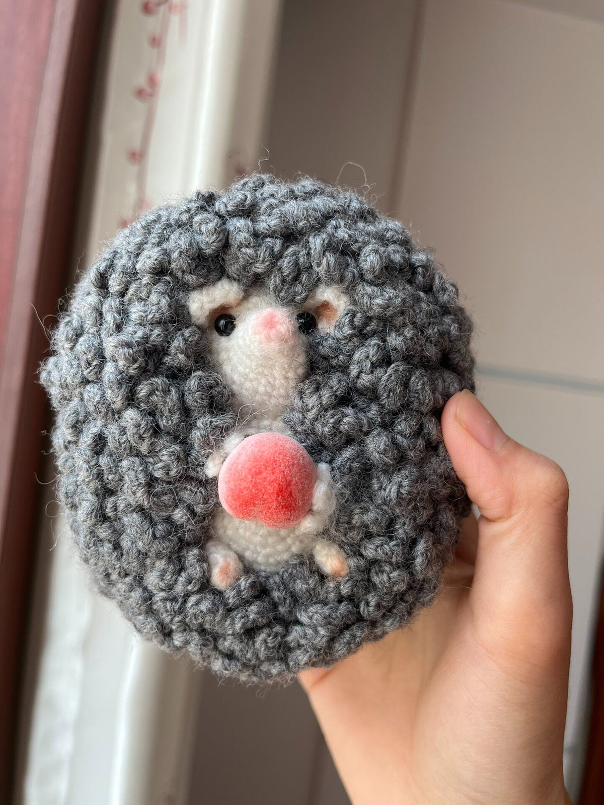Handgehäkeltes graues Igel-Kuscheltier