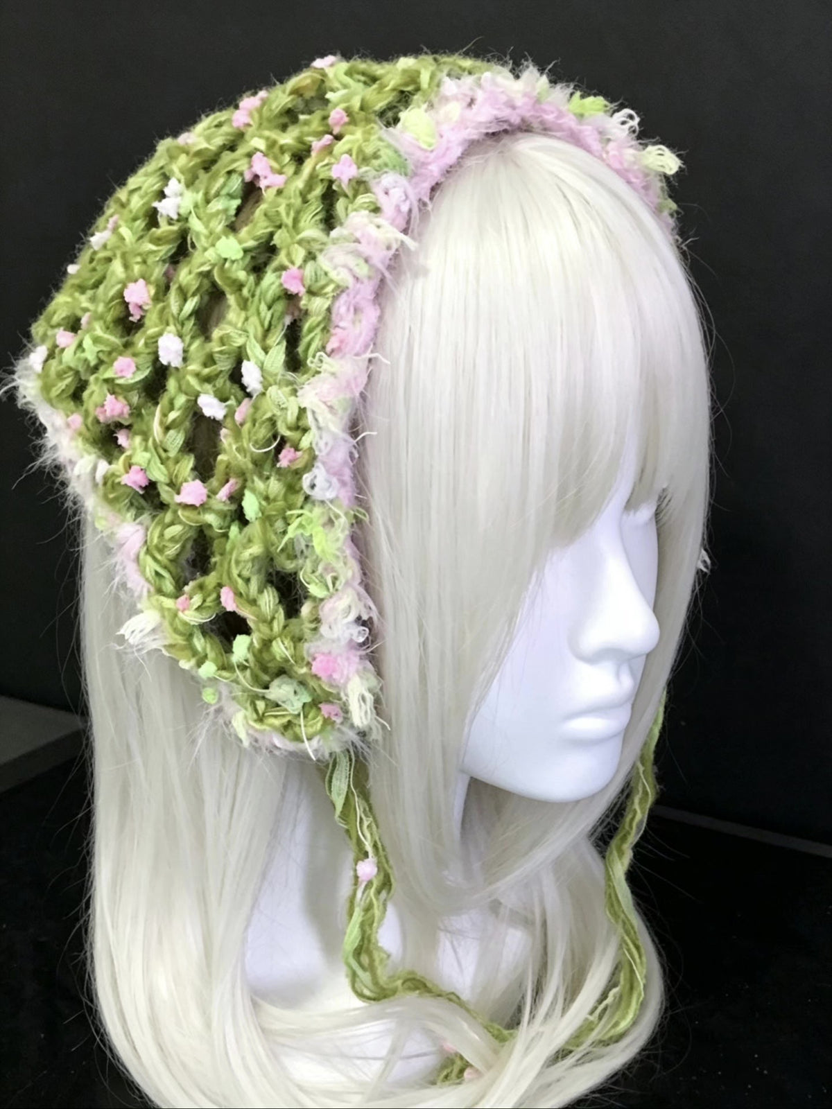 Pañuelo Triangular de Crochet en Verde Primavera
