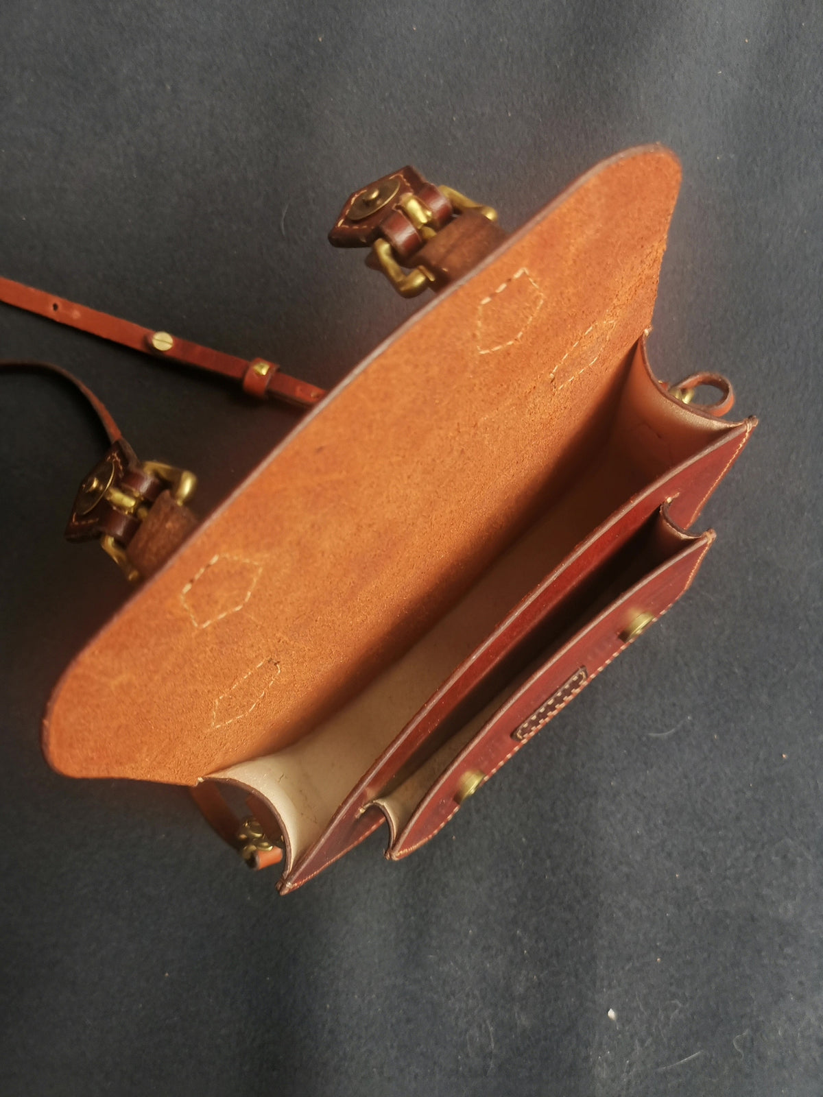 Sacoche de téléphone mini Cambridge en cuir huilé vintage