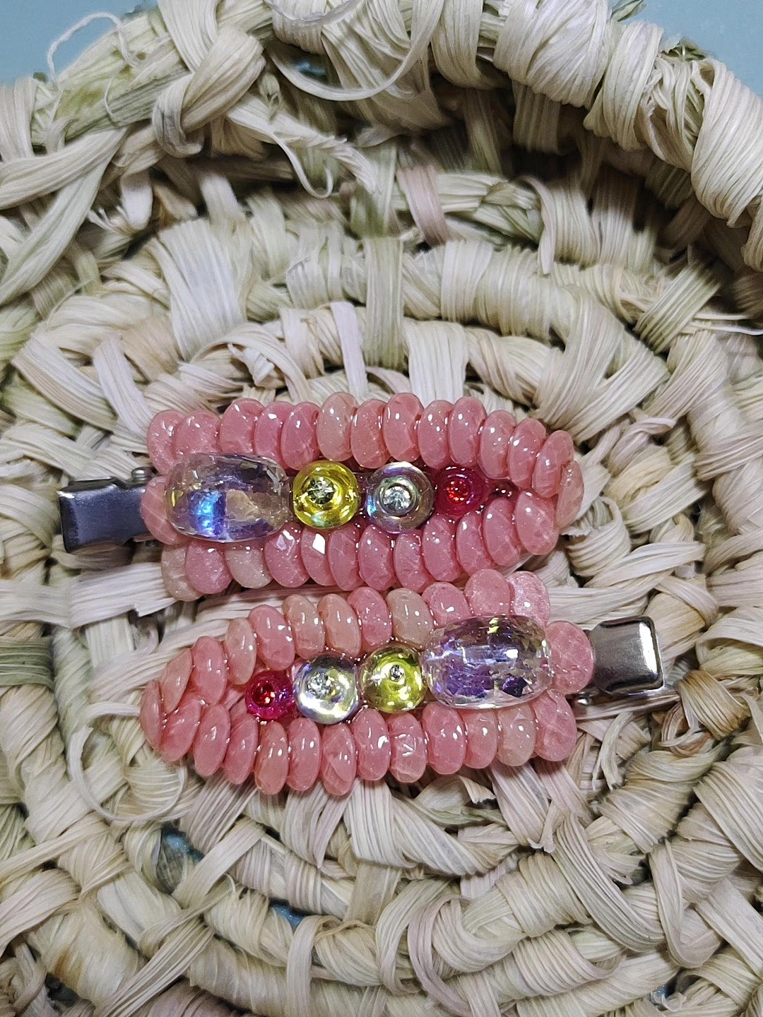 Par de Grampos de Cabelo de Cristal Rosa Feitos à Mão