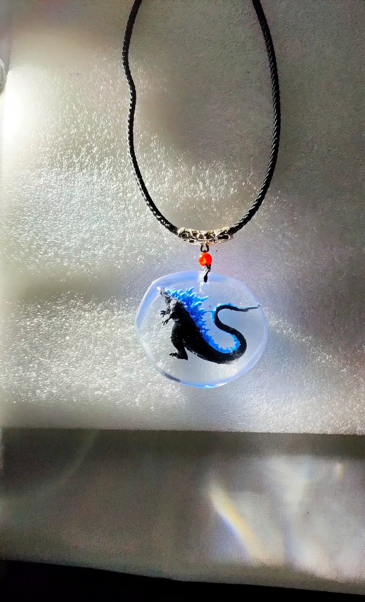 Collana in Resina Godzilla Brilla al Buio