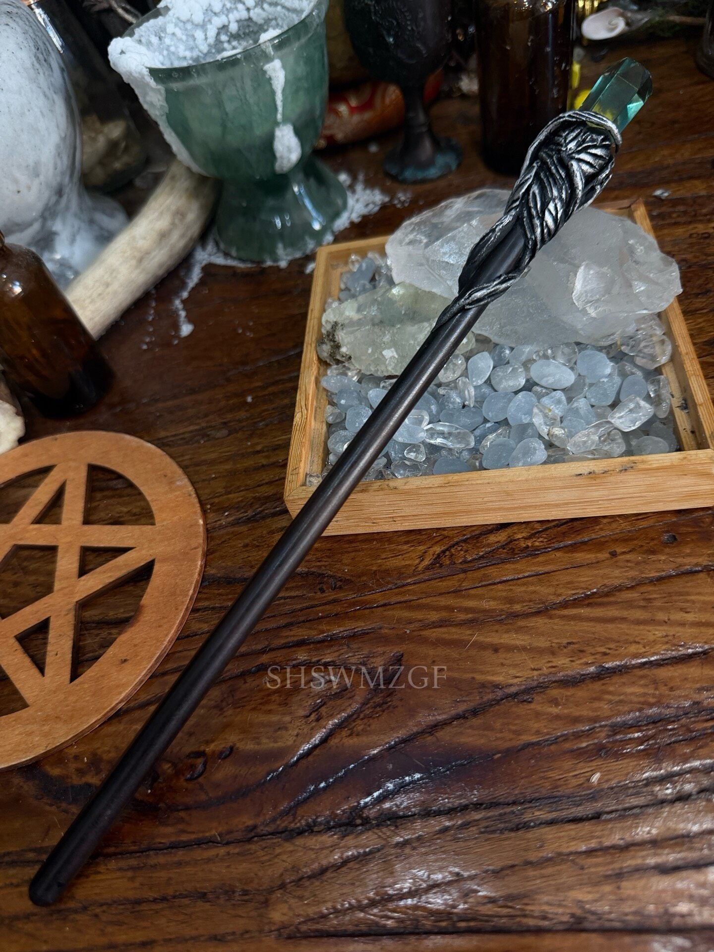 28cm Green Gemstone Wand with Twisted Vine Metal Handle