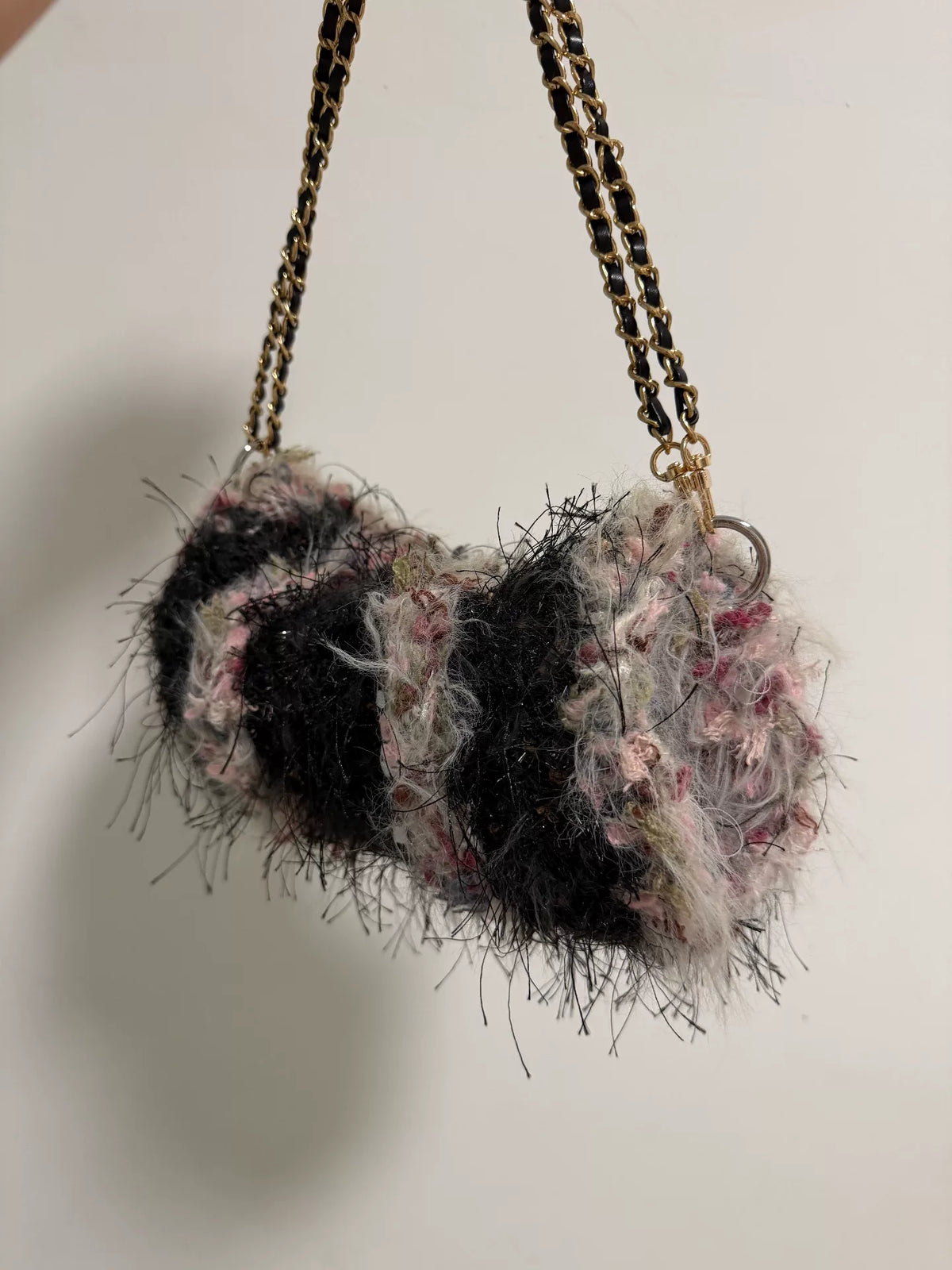 Schultertasche aus handgemischtem Garn