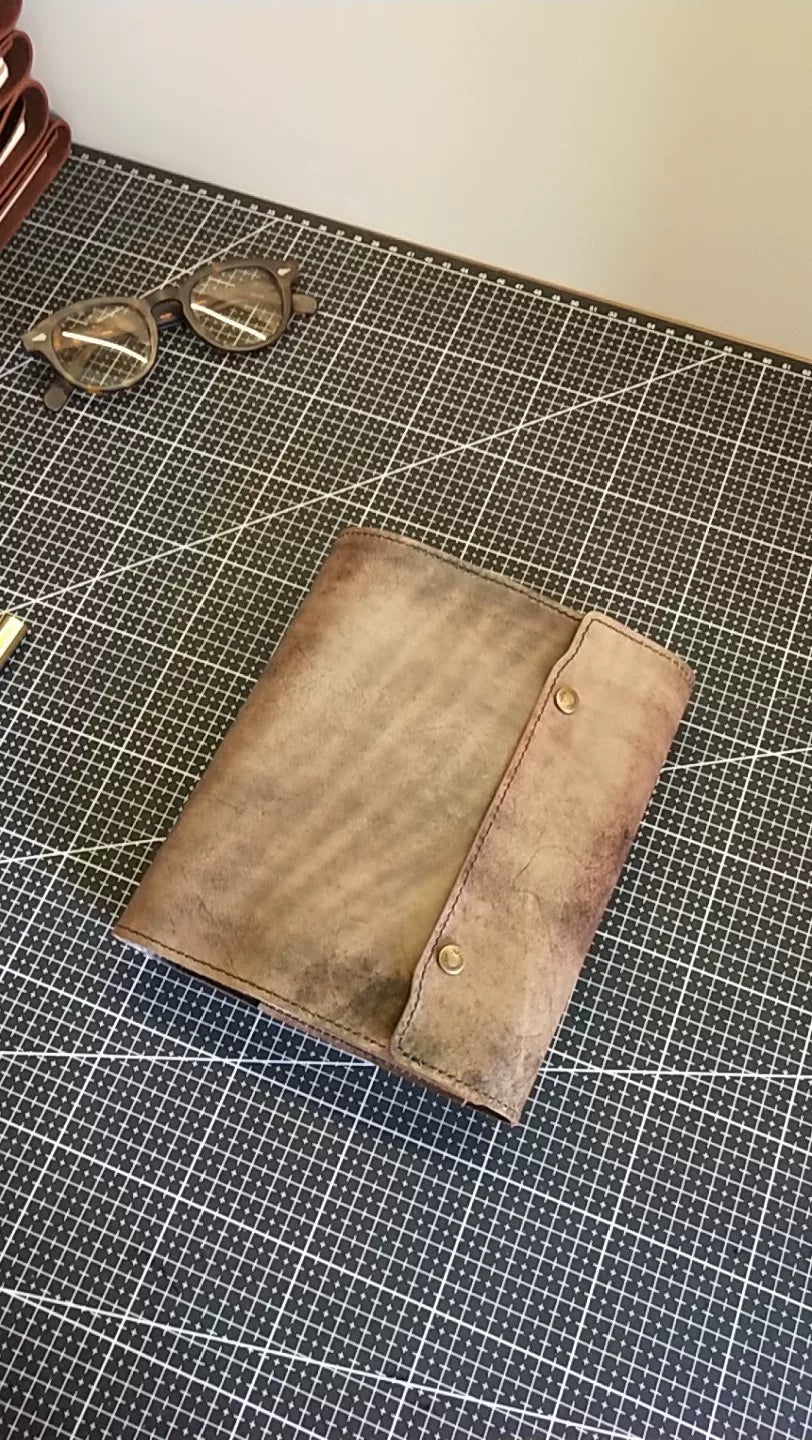 Funda para cuaderno de anillas A6 en cuero natural