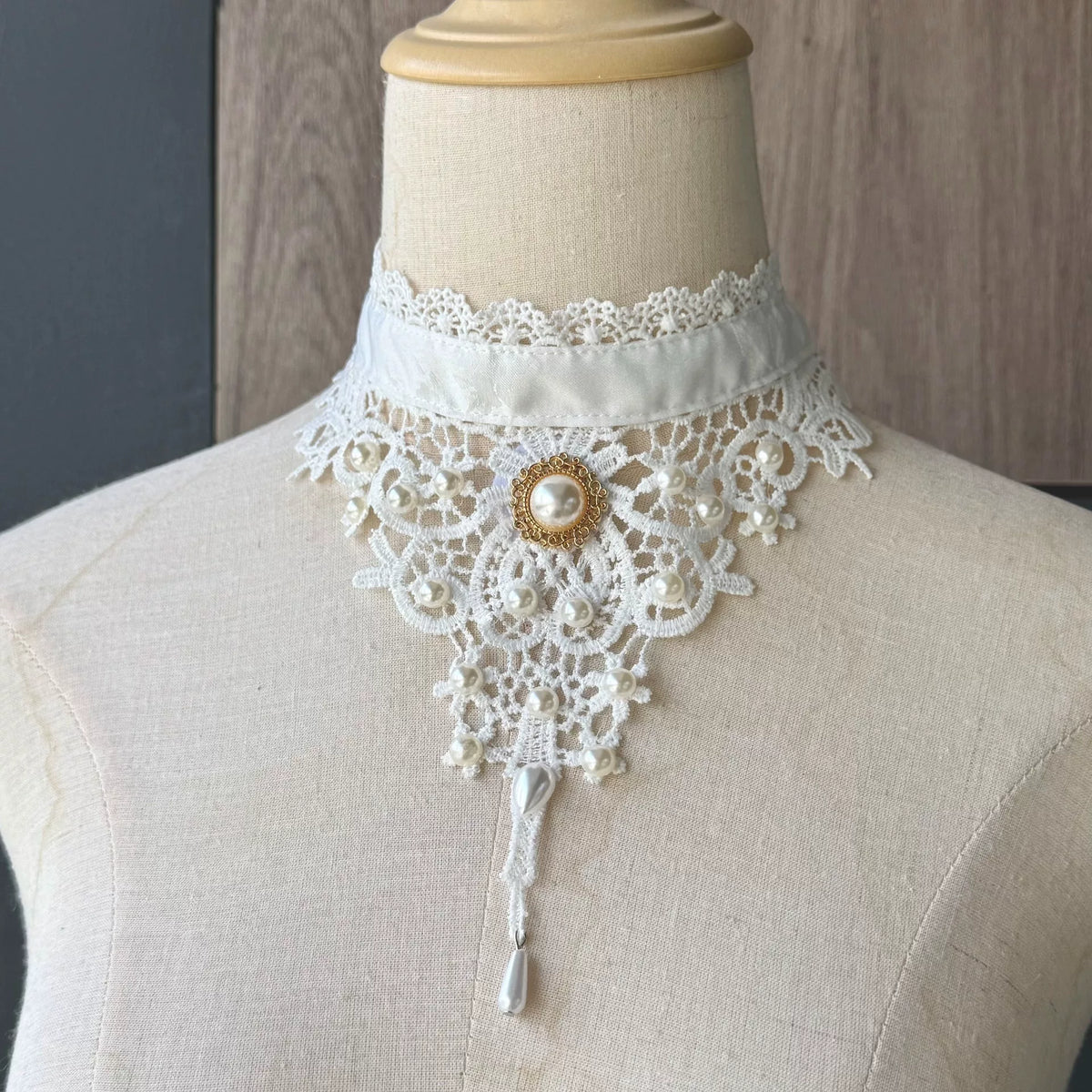 Collier ras de cou Lolita dentelle et perles fait main