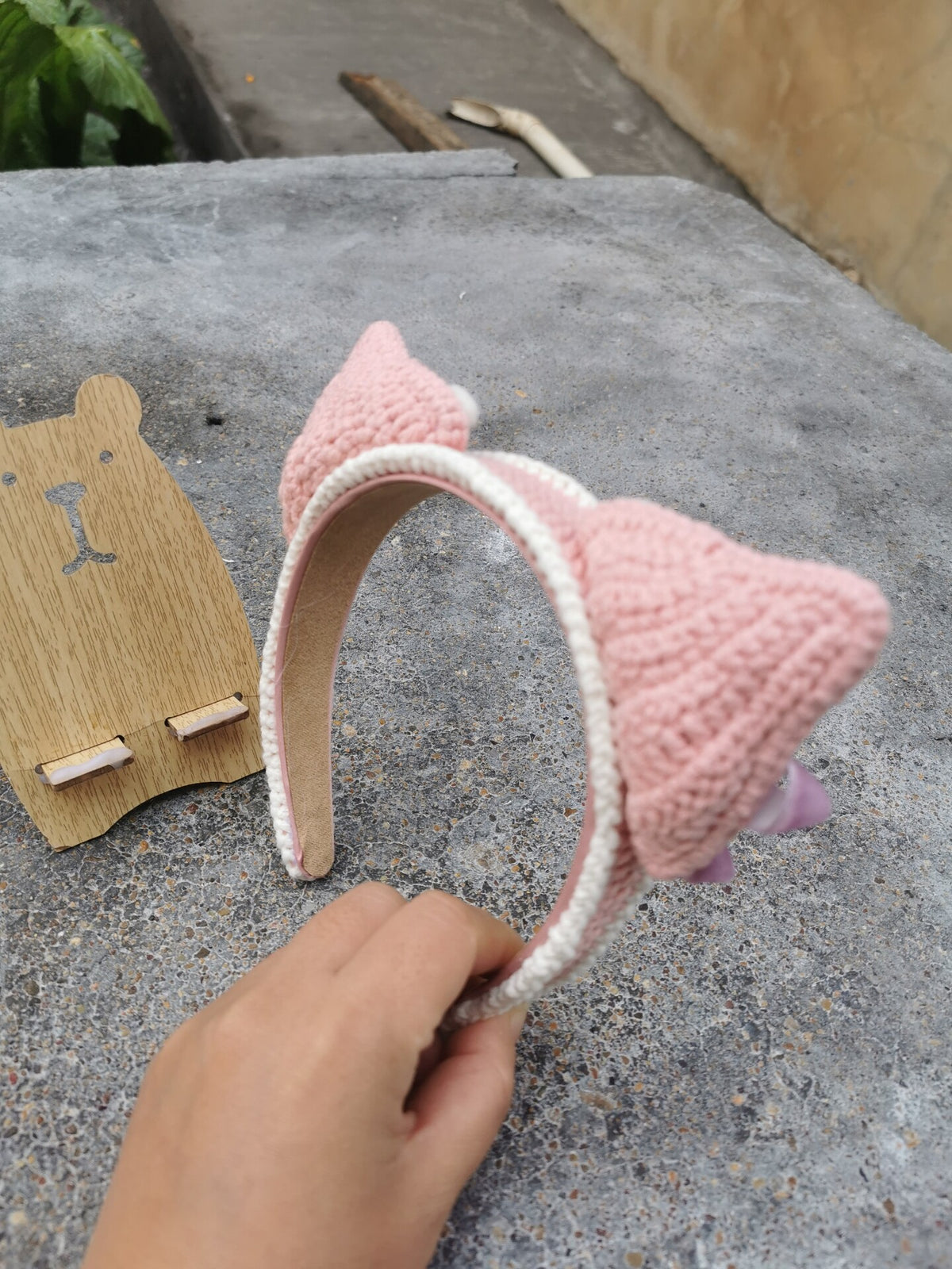 Conjunto de Tiara e Ganchos de Cabelo em Croché
