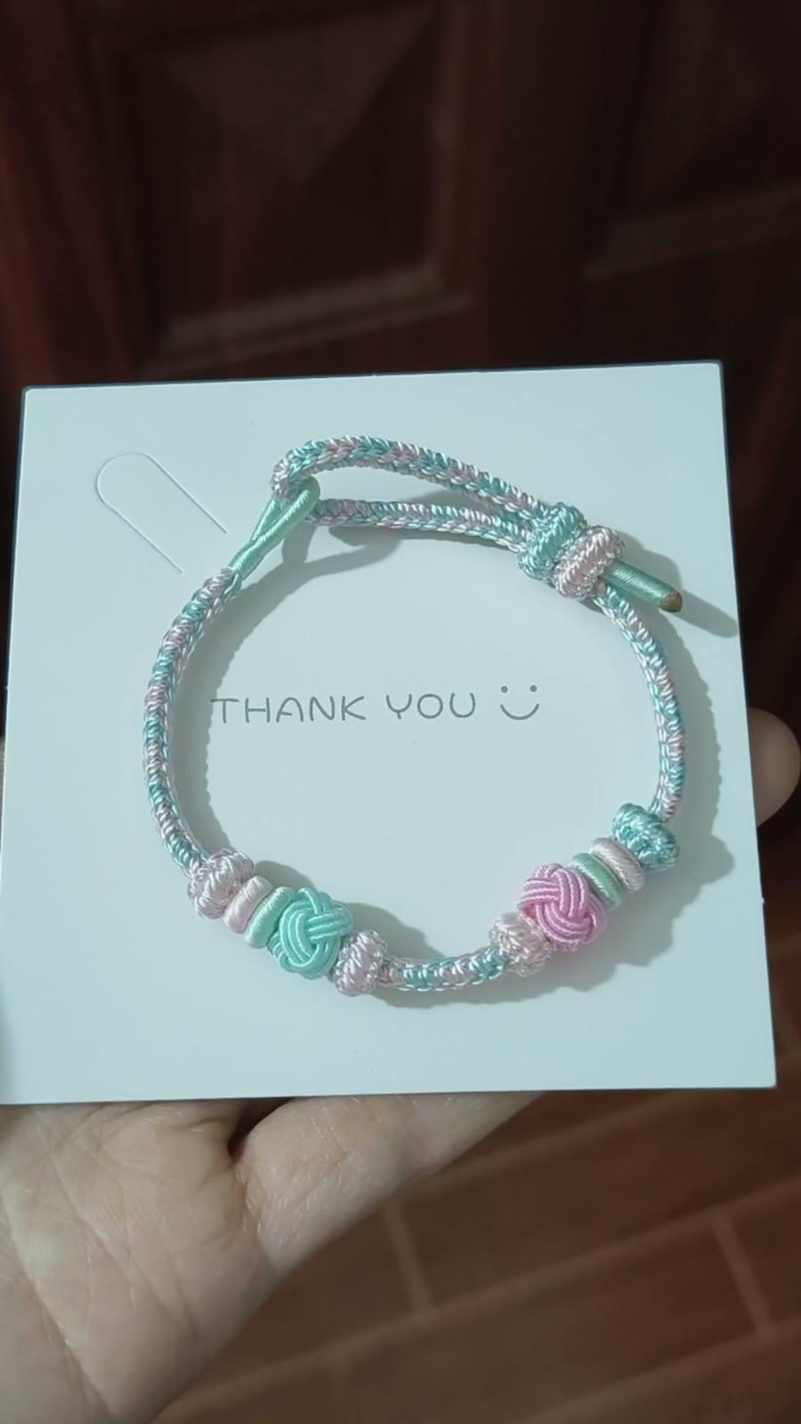 Pulsera de cordón en degradado rosa y menta tejida a mano