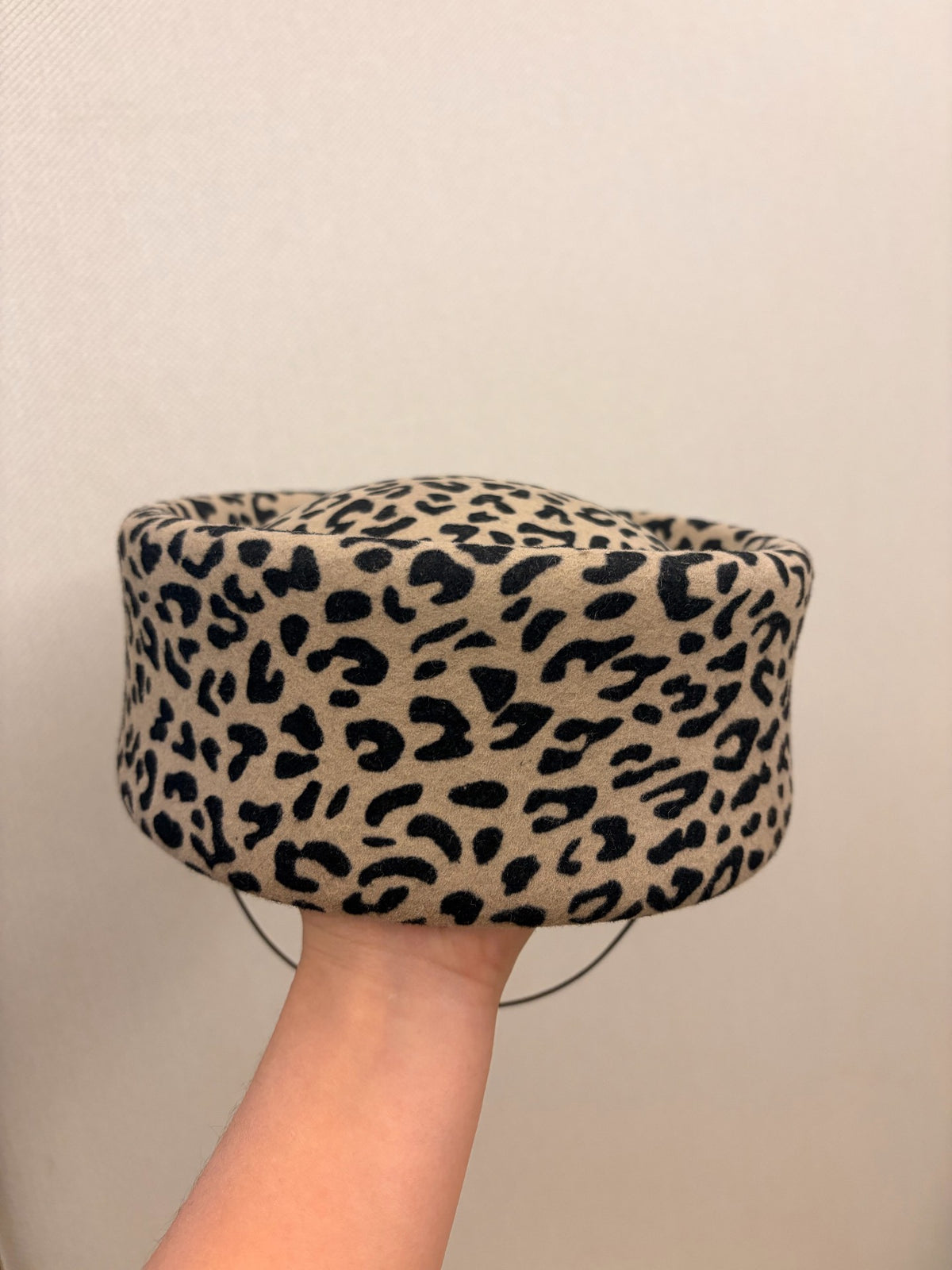 Cappello Pillbox in Lana con Stampa Leopardata