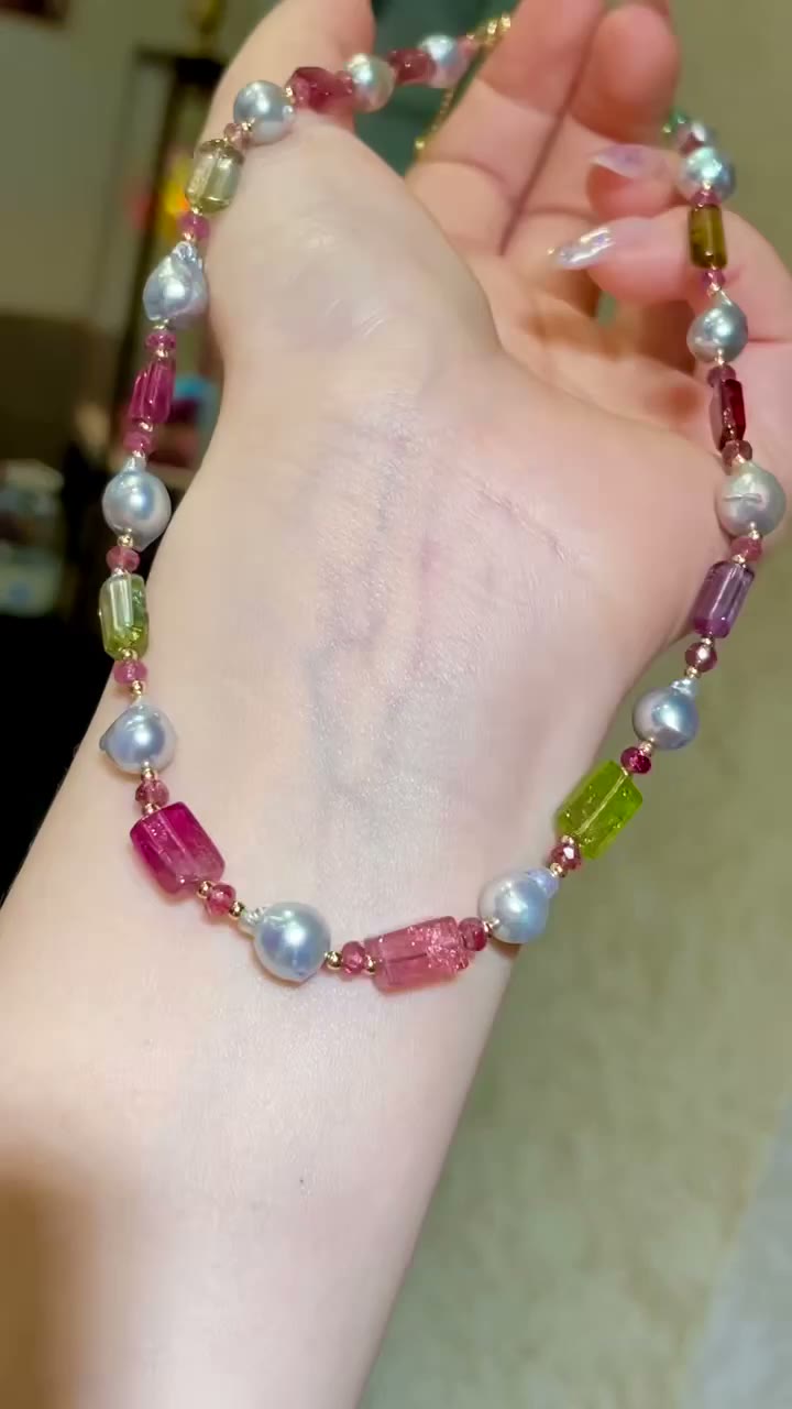 Collar de perlas barrocas y turmalina con cadena ajustable