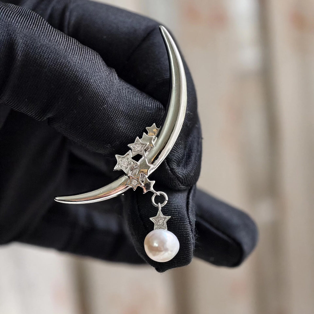 Broche Celestial de Lua e Estrela com Pérola de 8,3mm