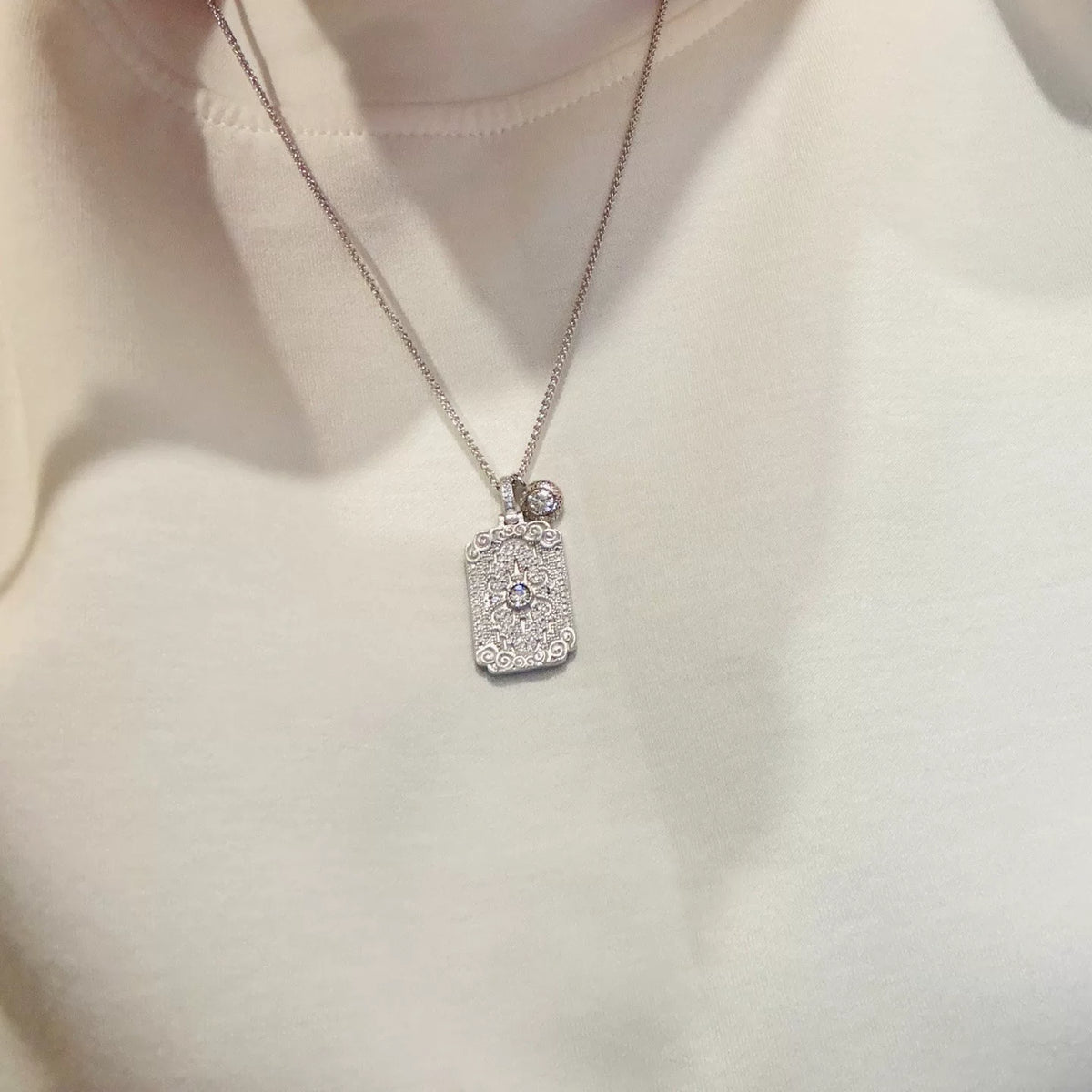 Colar de Dois Pendentes em Prata S925