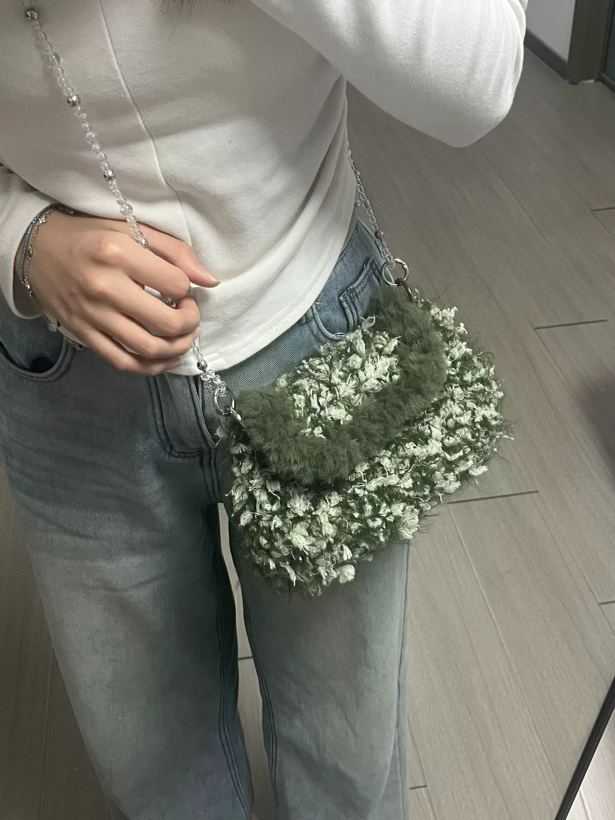 Petit sac vert en fil mélangé à la main