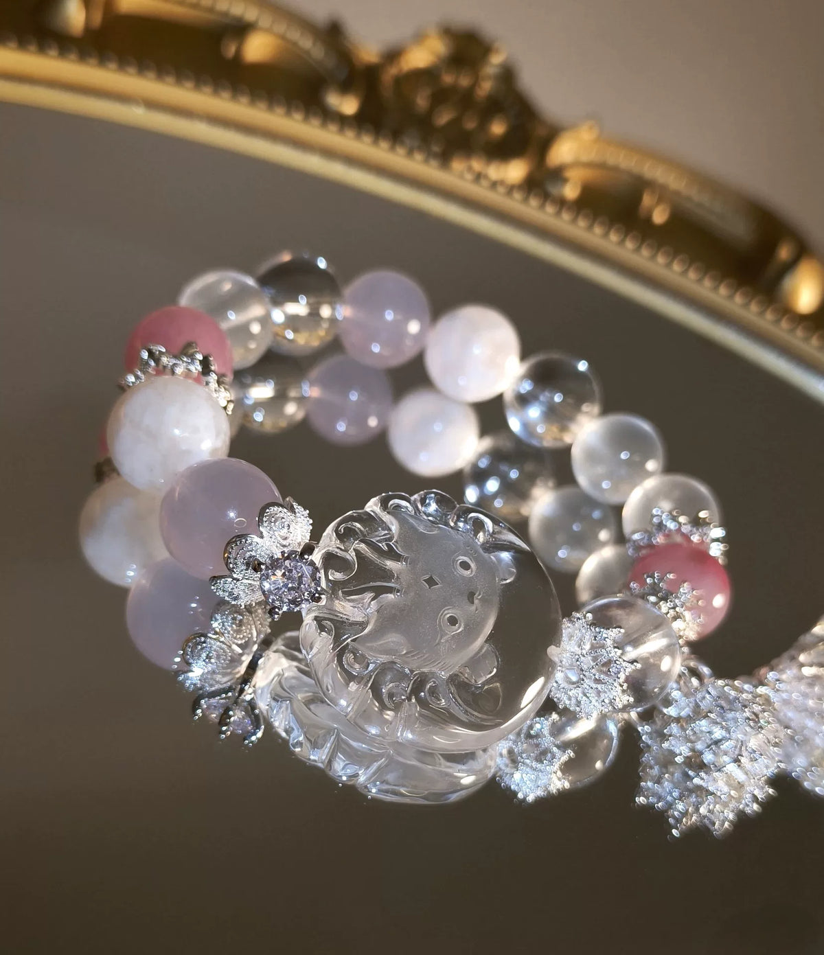 Bracelet en perles de quartz blanc avec dragon-renard sculpté